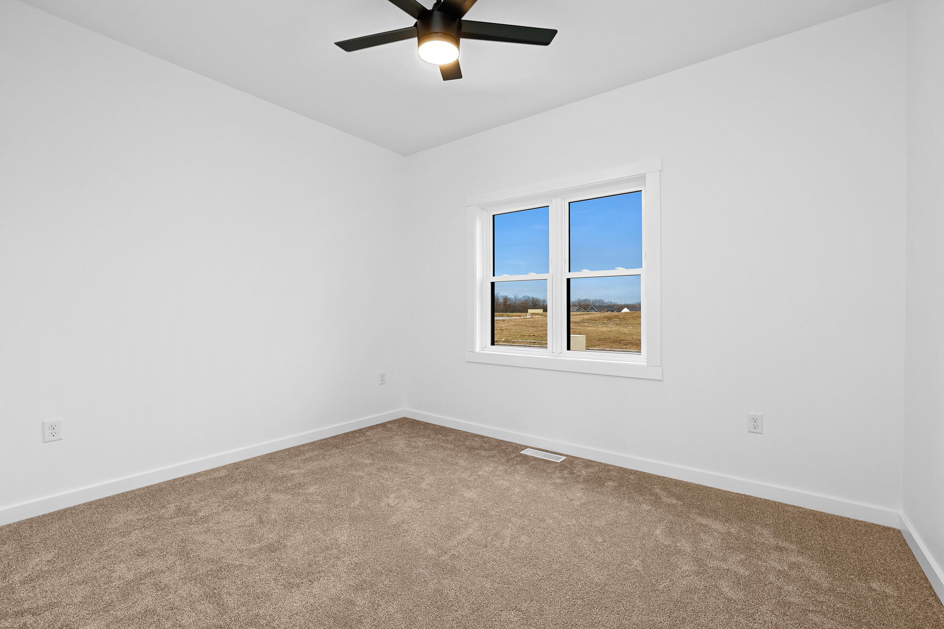 826 Clark Lane Holmen, WI 54636 - Photo 12 of 16 Sample Photos