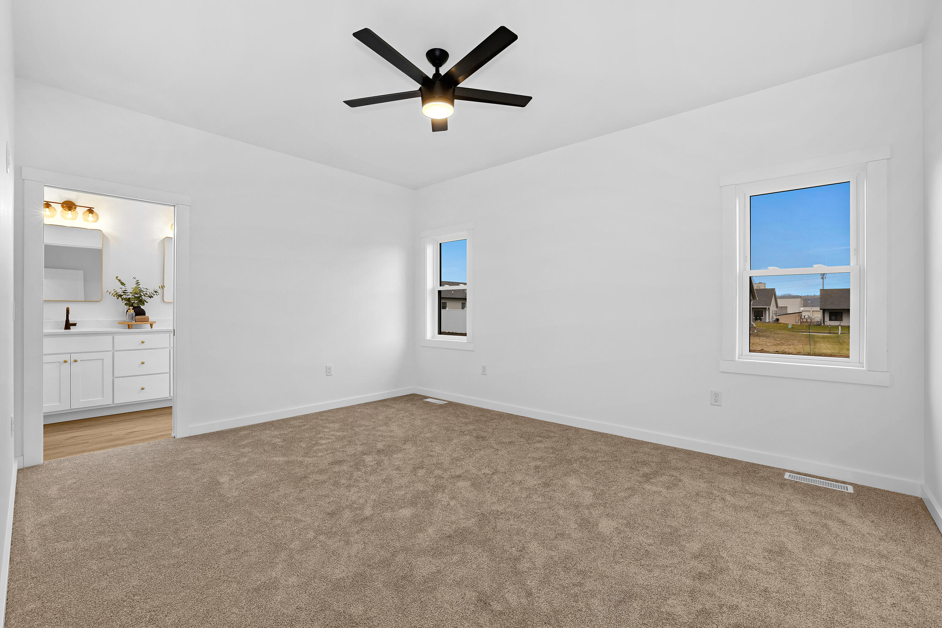 826 Clark Lane Holmen, WI 54636 - Photo 13 of 16 Sample Photos