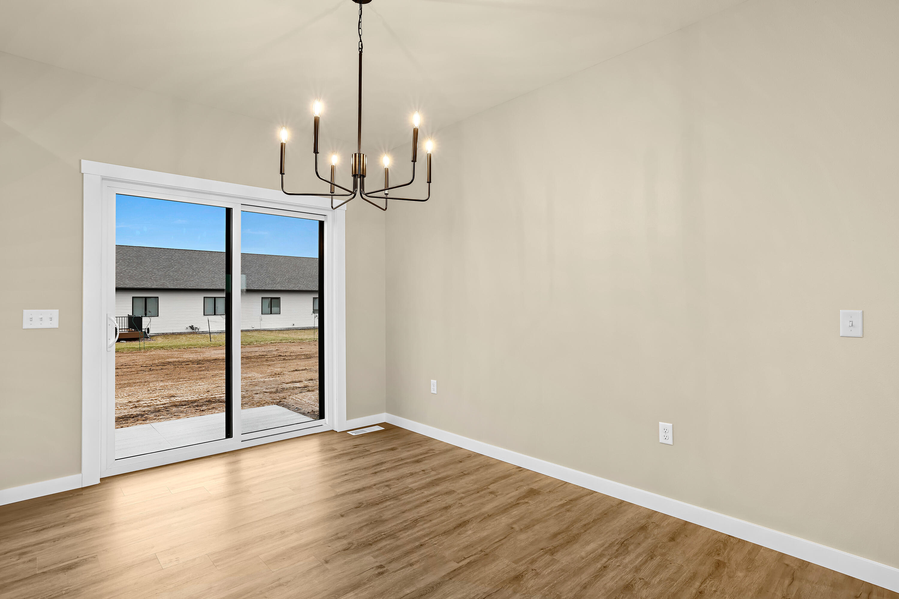 826 Clark Lane Holmen, WI 54636 - Photo 6 of 16 Sample Photos