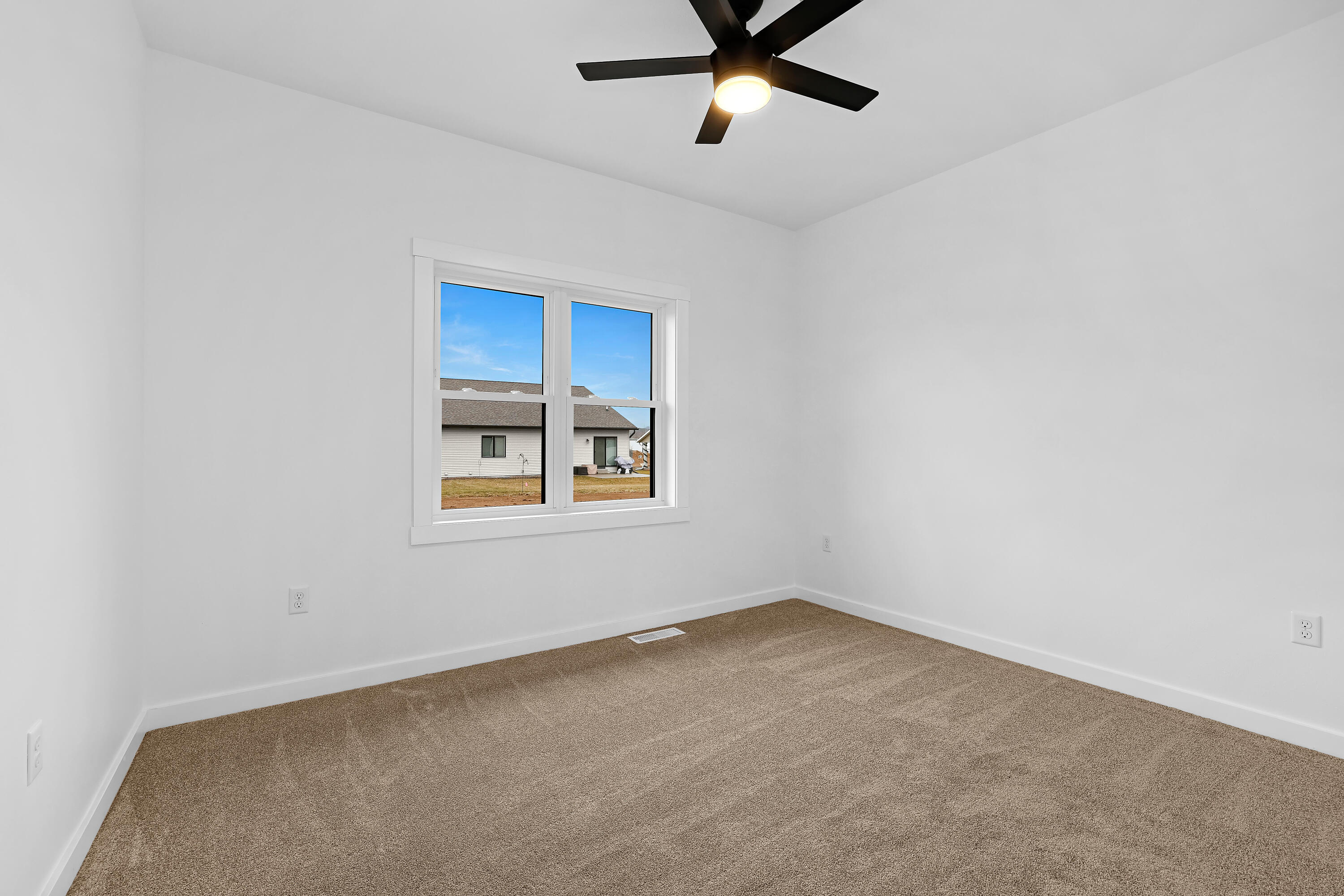 826 Clark Lane Holmen, WI 54636 - Photo 10 of 16 Sample Photos