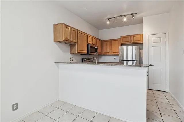 $294,500 | 211 Cimarron Trail, Unit 4, Irving, TX 75063