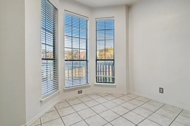 $294,500 | 211 Cimarron Trail, Unit 4, Irving, TX 75063