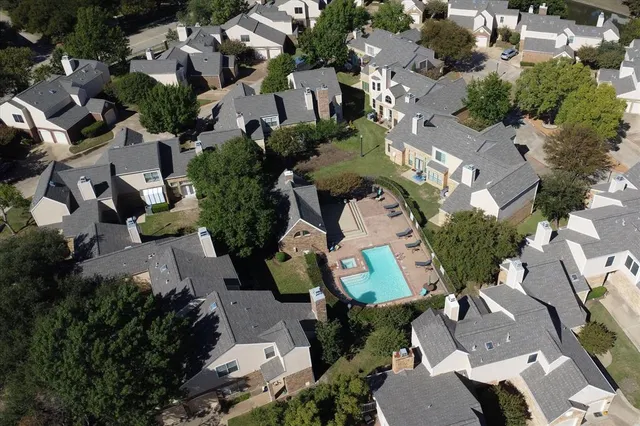 $294,500 | 211 Cimarron Trail, Unit 4, Irving, TX 75063