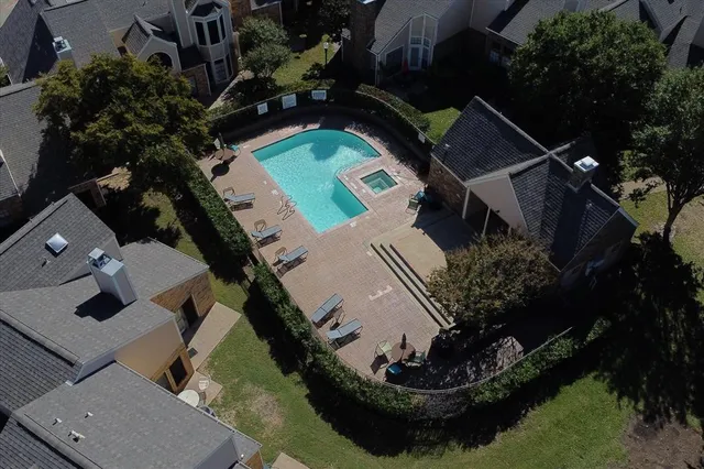 $294,500 | 211 Cimarron Trail, Unit 4, Irving, TX 75063