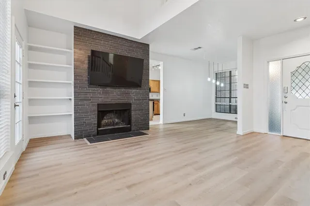 $294,500 | 211 Cimarron Trail, Unit 4, Irving, TX 75063