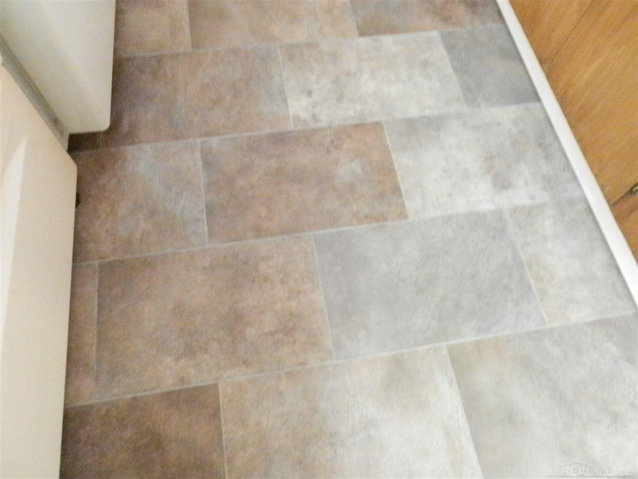 24301 Kelly Road, Unit 104 Eastpointe, MI 48021 - Photo 15 of 28