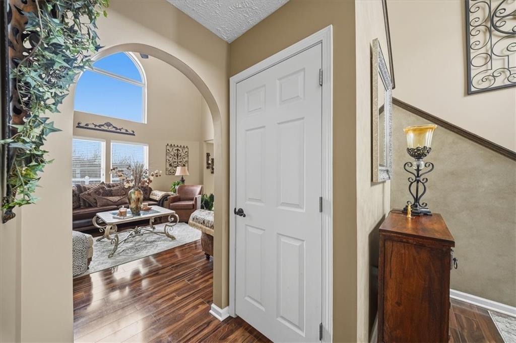 140 Cedar Ridge Drive Monaca, PA 15061 - Photo 4 of 32 a view of a entryway and living room