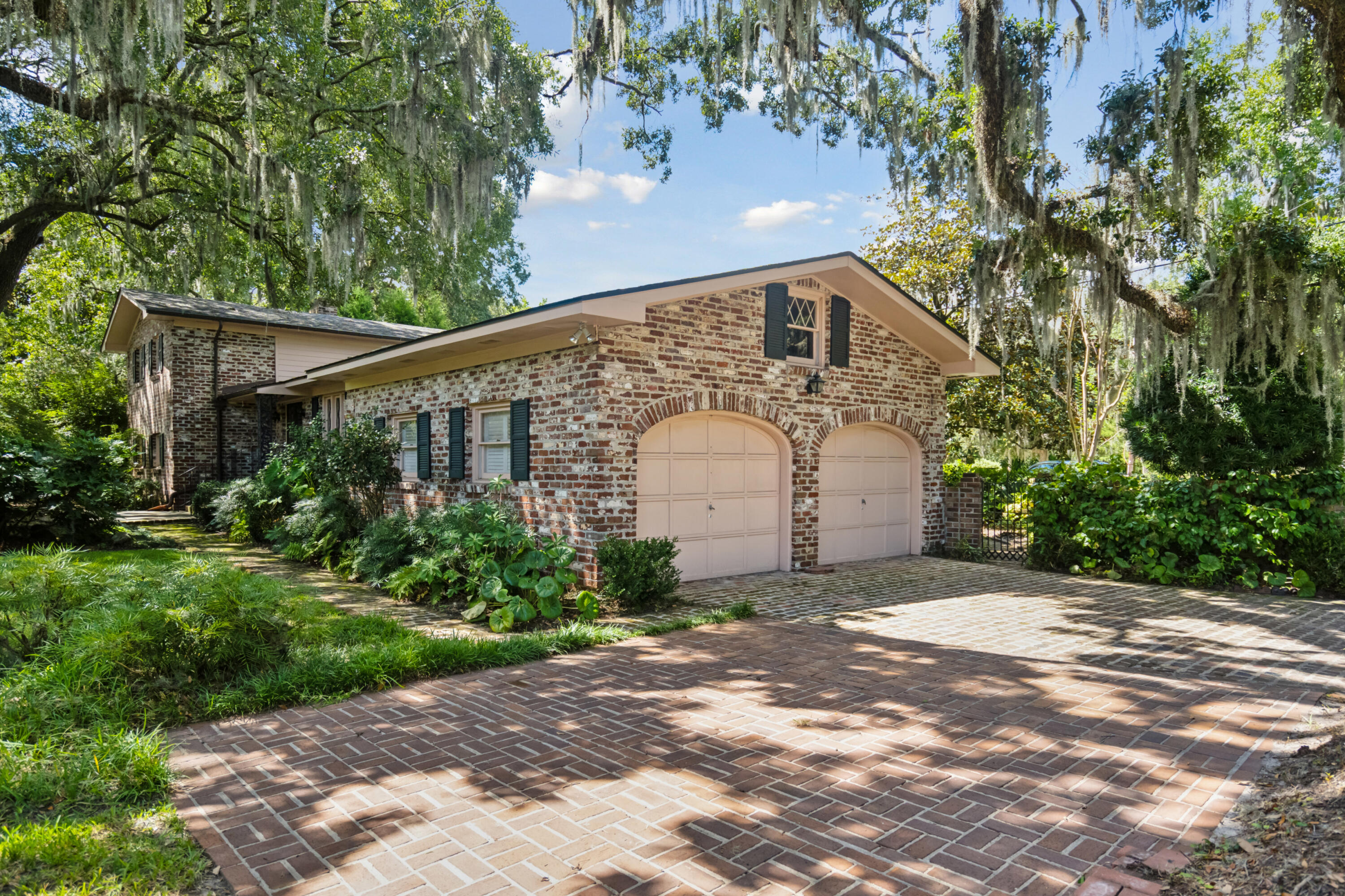 108 Folly Rd Boulevard Charleston, SC 29407 - Photo 1 of 1 108FollyRdBlvd-KeenEyeMarketing-061