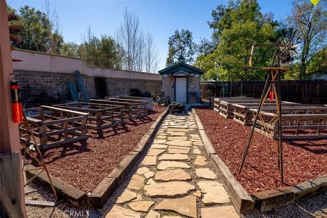 a view of a fruit basket