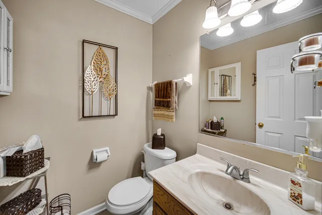 $560,000 | 772 Red Oak Drive, Bartlett, IL 60103