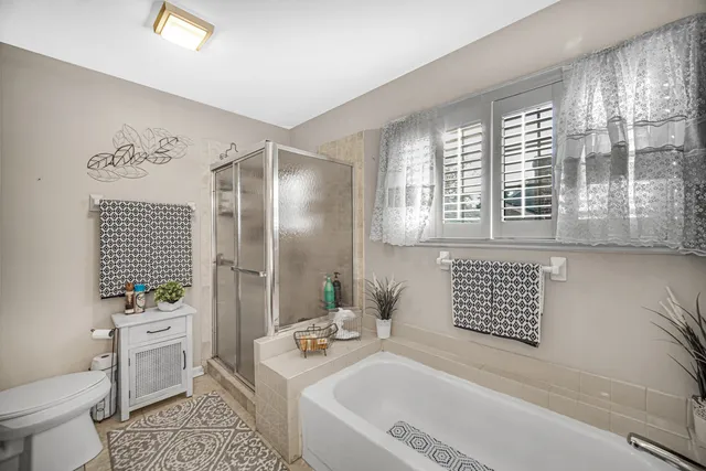 $560,000 | 772 Red Oak Drive, Bartlett, IL 60103