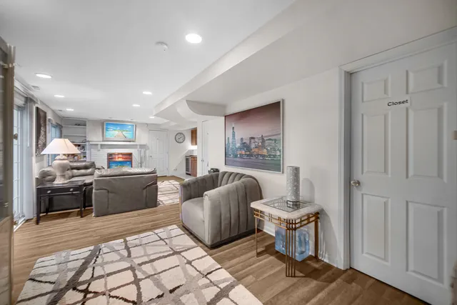 $560,000 | 772 Red Oak Drive, Bartlett, IL 60103