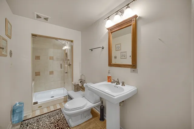 $560,000 | 772 Red Oak Drive, Bartlett, IL 60103