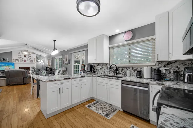 $560,000 | 772 Red Oak Drive, Bartlett, IL 60103