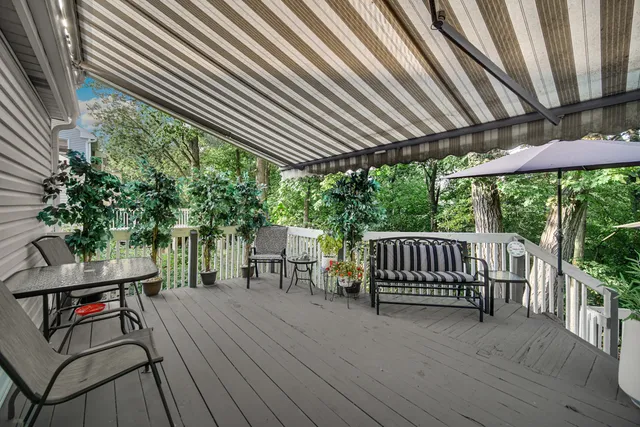 $560,000 | 772 Red Oak Drive, Bartlett, IL 60103