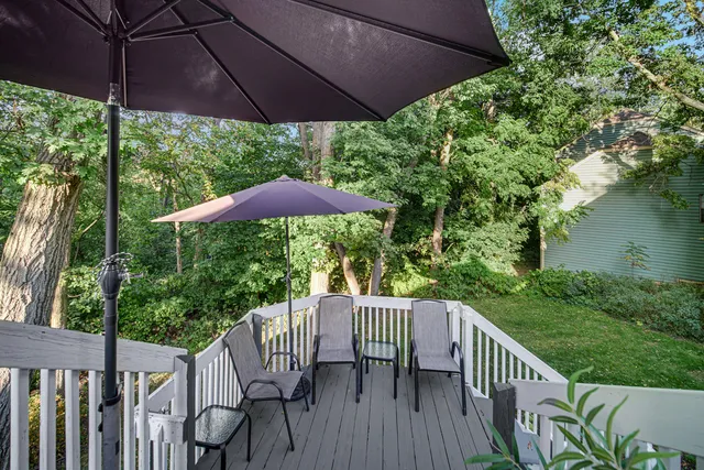 $560,000 | 772 Red Oak Drive, Bartlett, IL 60103