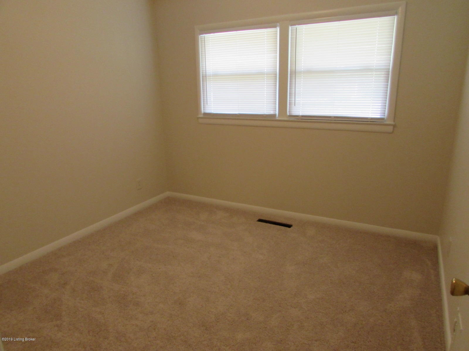 2925 Rio Rita Avenue Louisville, KY 40220 - Photo 8 of 23 Front center BR