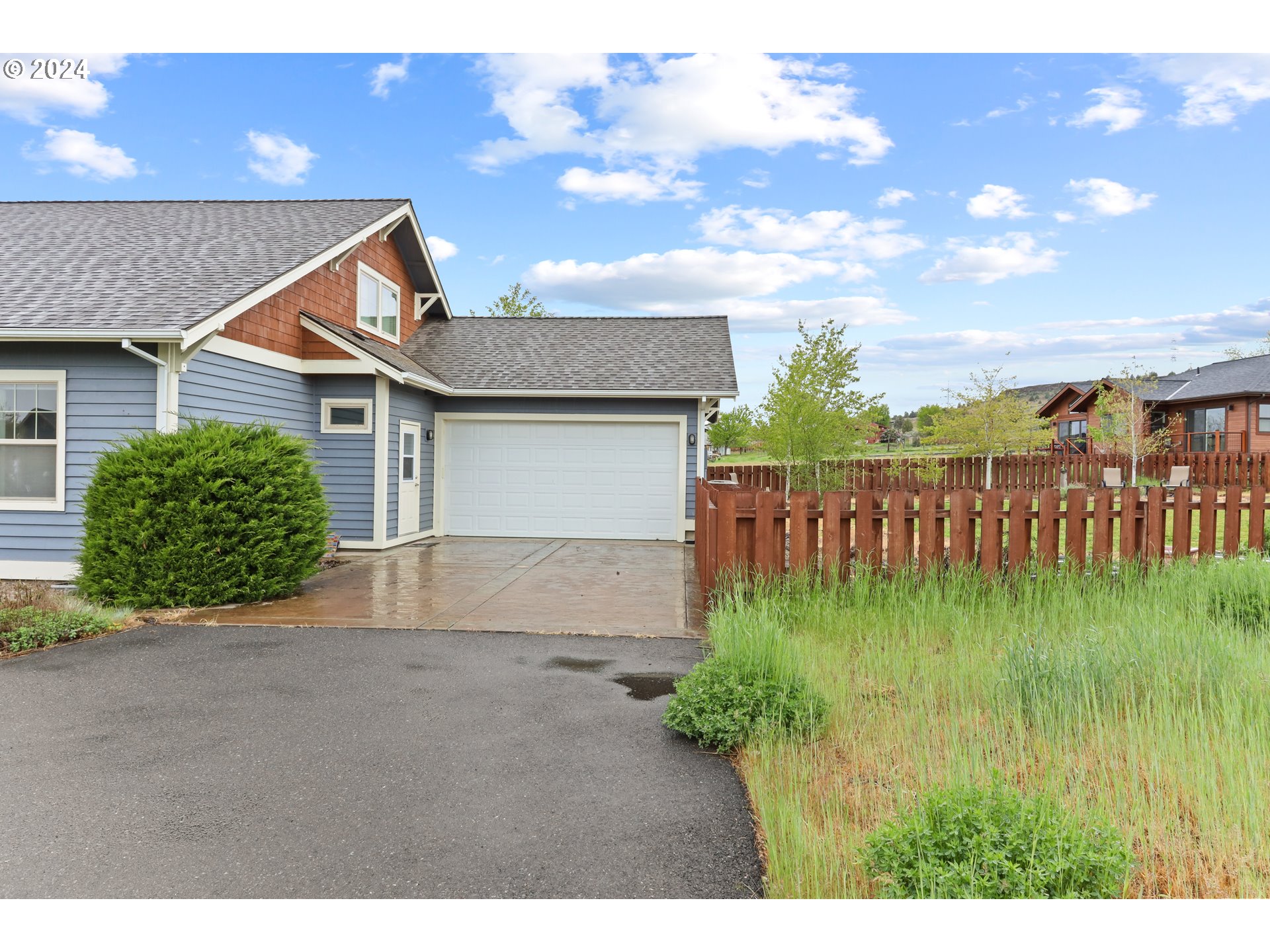 1504 Fish Camp Road Maupin, OR 97037 - Photo 41 of 48 Driveway
