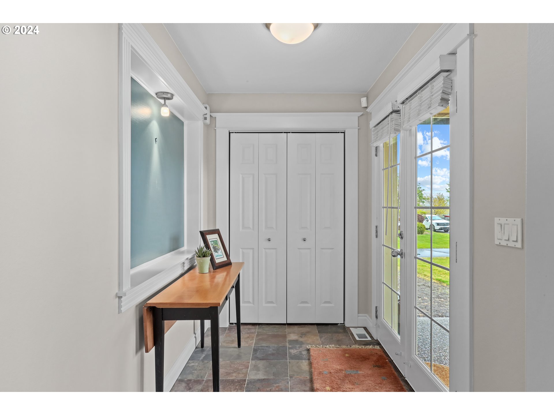 1504 Fish Camp Road Maupin, OR 97037 - Photo 6 of 48 Entrance/Foyer