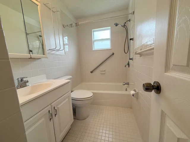 $1,800 | 3642 Rosewood Street, Unit B, St. Augustine, FL 32080