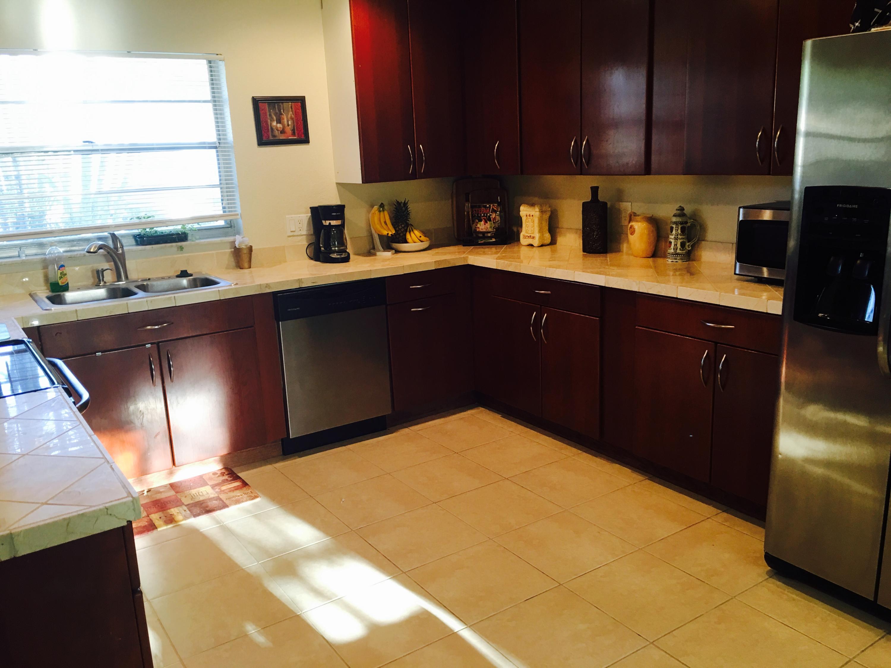 6714 Rigger Road Lake Worth, FL 33462 - Photo 11 of 26 Kitchen