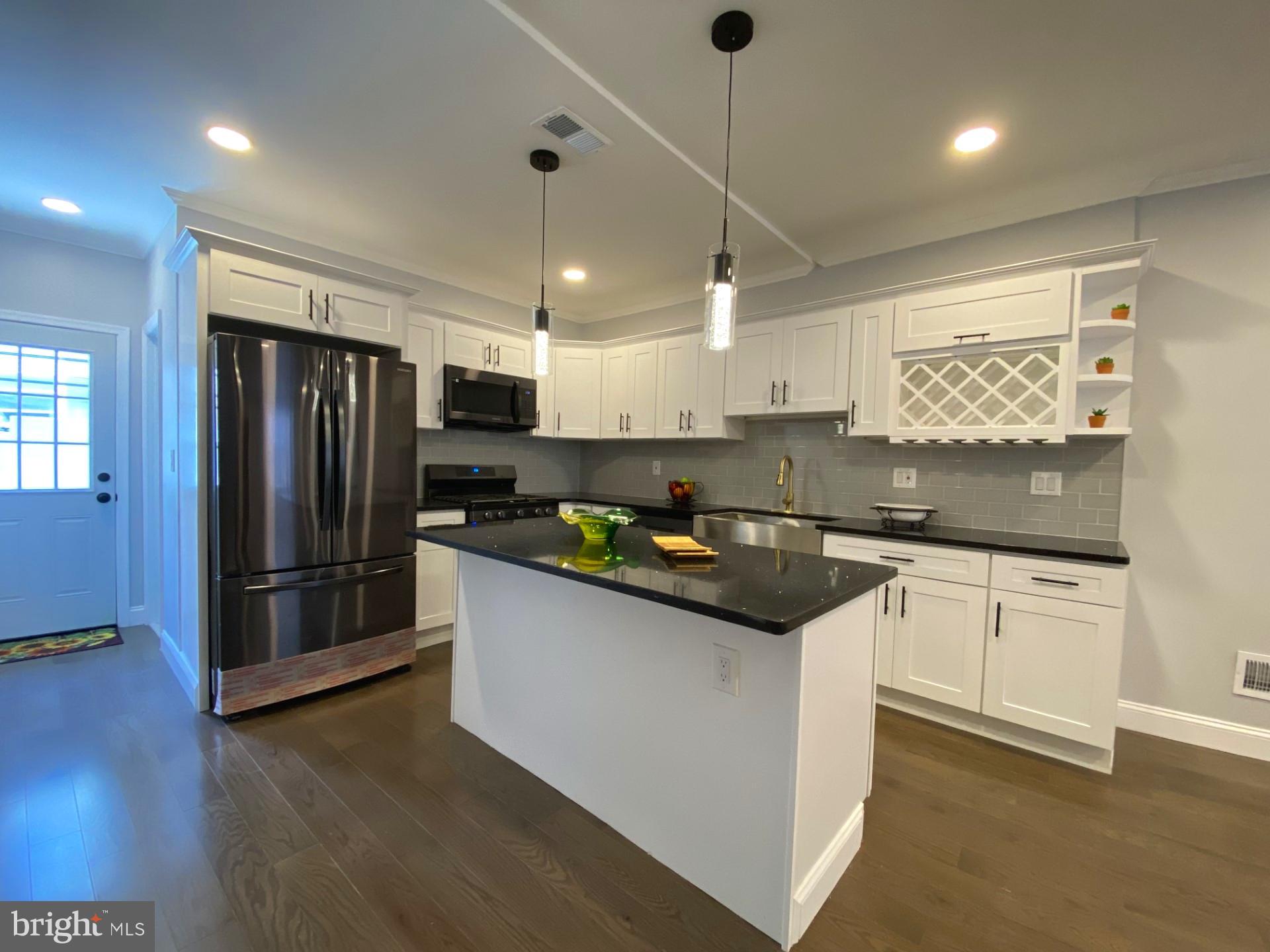 1837 South Hicks Street Philadelphia, PA 19145 - Photo 6 of 28 Kitchen