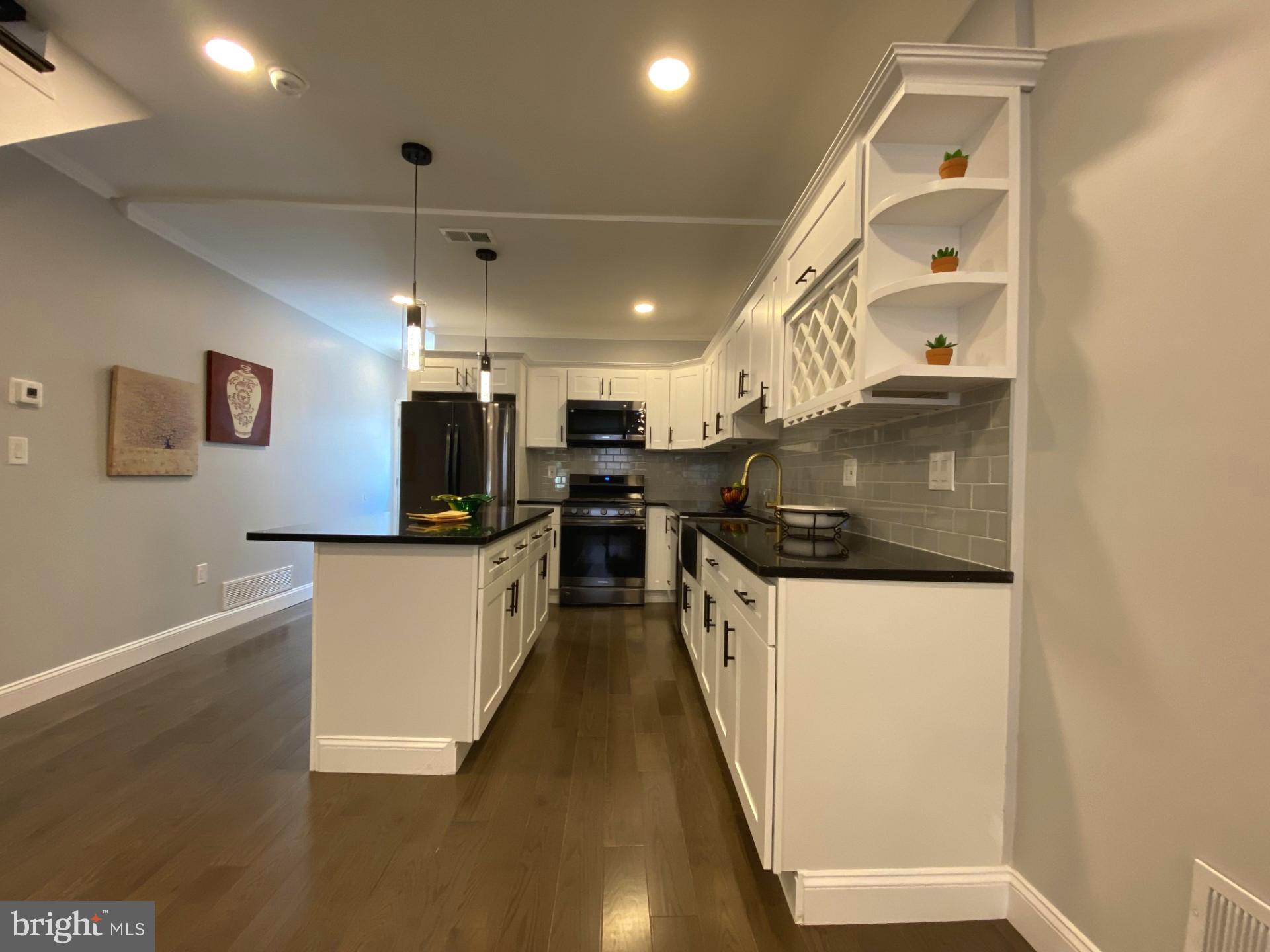 1837 South Hicks Street Philadelphia, PA 19145 - Photo 7 of 28 Kitchen