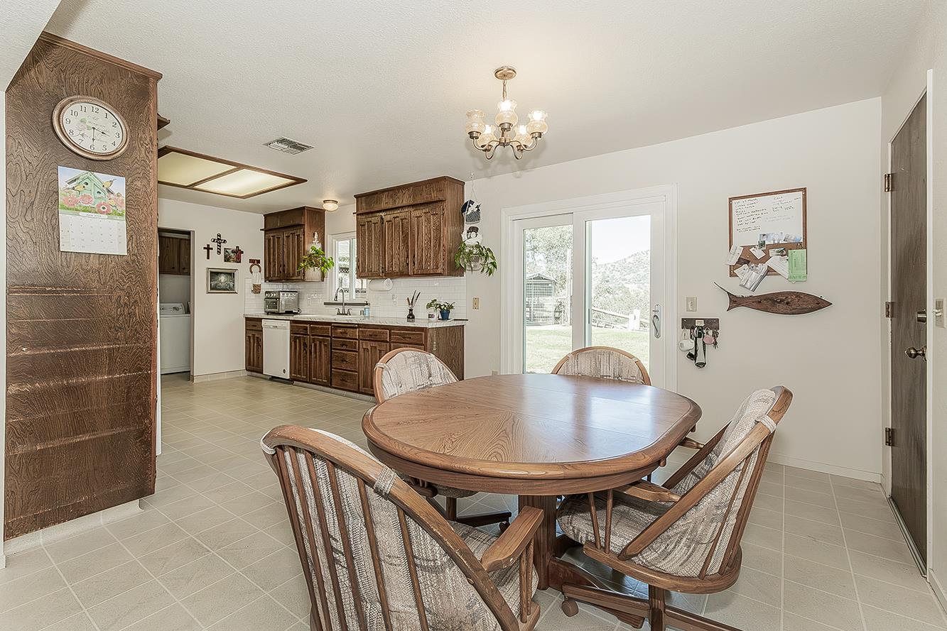 22085 Watts Valley Road Sanger, CA 93657 - Photo 9 of 98