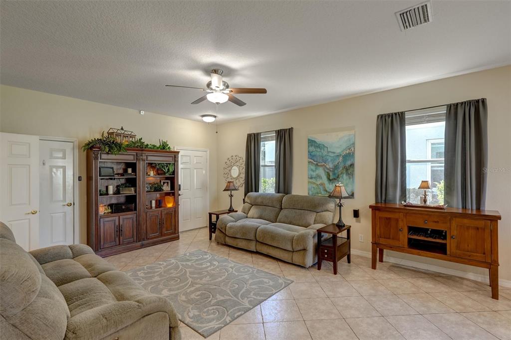 1063 Paseo Del Rio Northeast St. Petersburg, FL 33702 - Photo 8 of 54