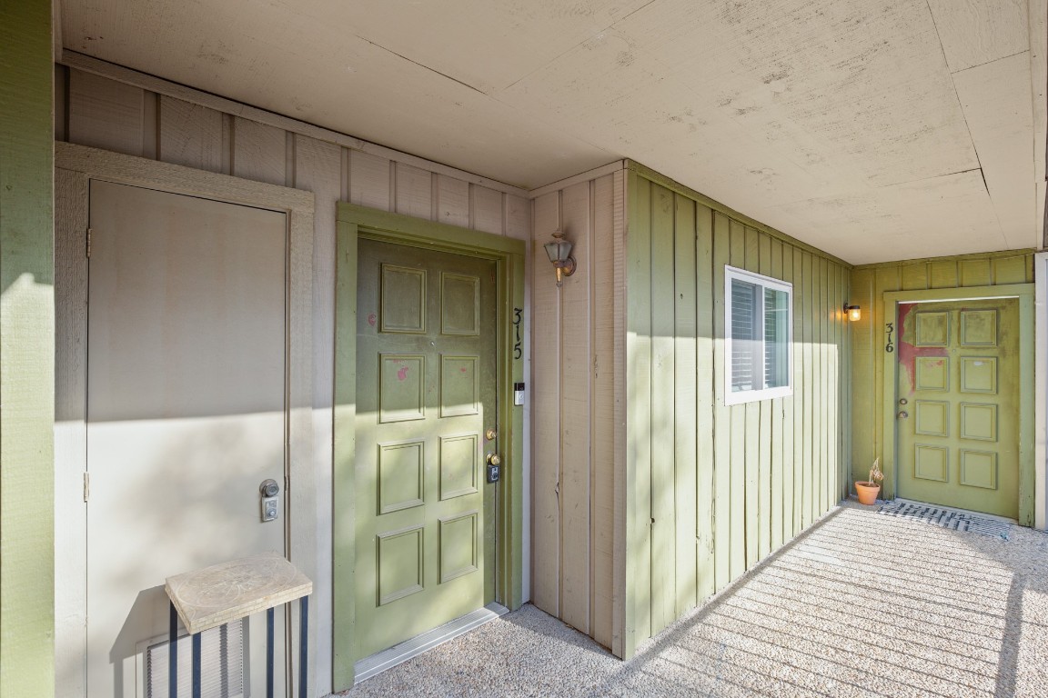 620 South 1st Street, Unit 315 Austin, TX 78704 - Photo 2 of 17 a view of a hallway