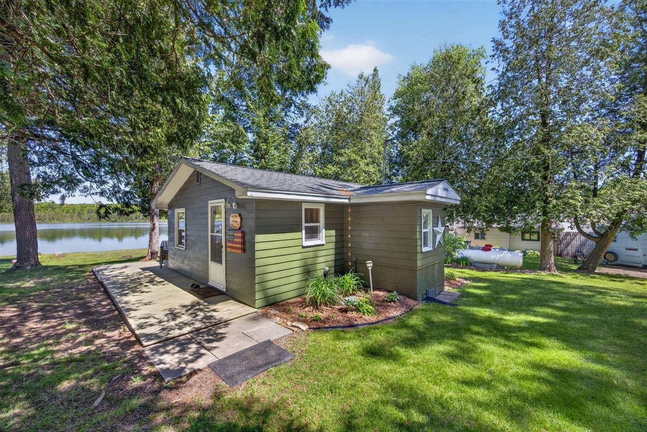 9267 Lake Drive Reed City, MI 49677 - Photo 4 of 43