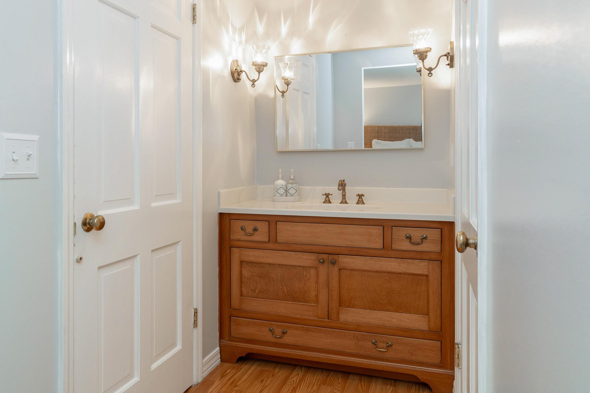 1437 Reymond Road Columbus, OH 43220 - Photo 22 of 37 Primary Suite Full Bathroom