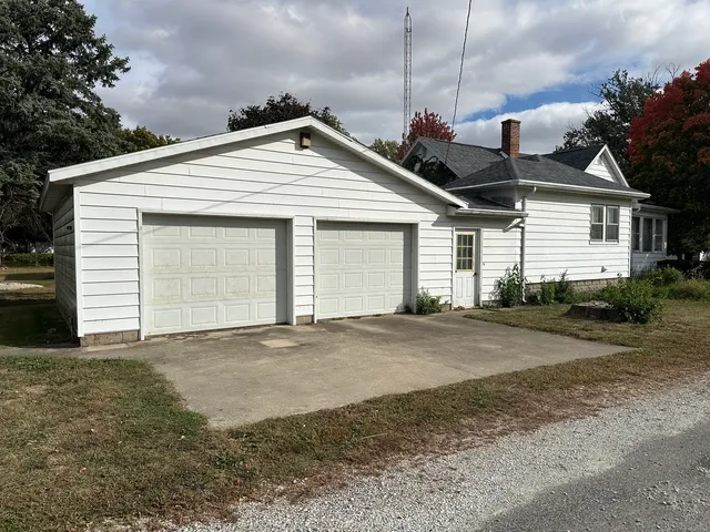 a view of a house with a yard and garage
