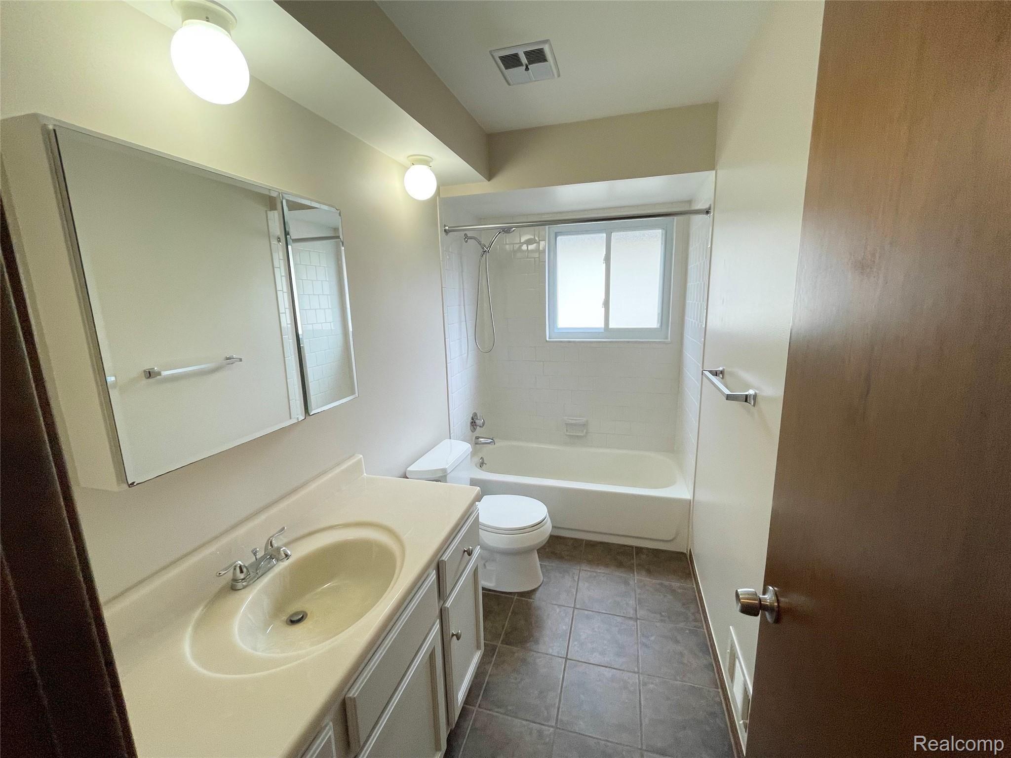 4143 Stephens Road Warren, MI 48091 - Photo 15 of 16 53264E41-A5A8-4CF2-8988-49A7624F7925_1_201_a.jpeg