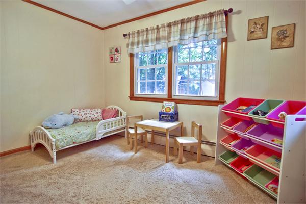 32 Elmcrest Road North Andover, MA 01845 - Photo 13 of 18 Gallery Image 13