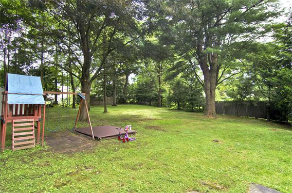 32 Elmcrest Road North Andover, MA 01845 - Photo 14 of 18 Gallery Image 14