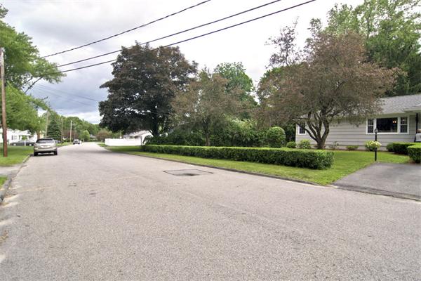 32 Elmcrest Road North Andover, MA 01845 - Photo 17 of 18 Gallery Image 17
