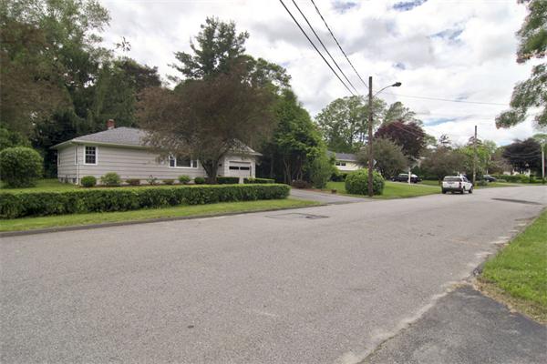 32 Elmcrest Road North Andover, MA 01845 - Photo 18 of 18 Gallery Image 18