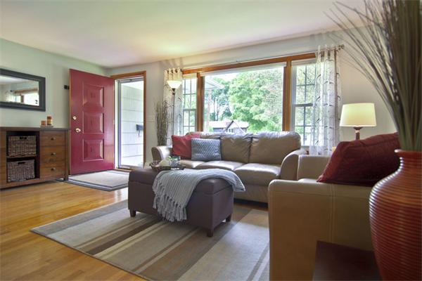 32 Elmcrest Road North Andover, MA 01845 - Photo 2 of 18 Gallery Image 2
