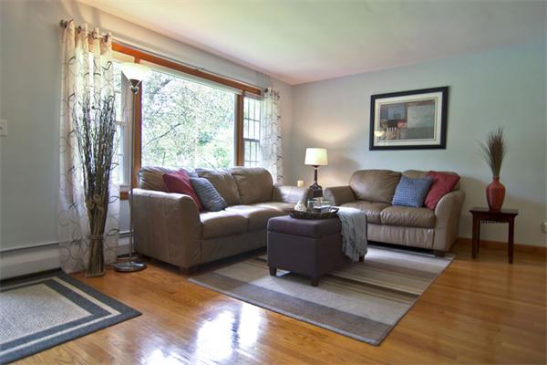32 Elmcrest Road North Andover, MA 01845 - Photo 3 of 18 Gallery Image 3