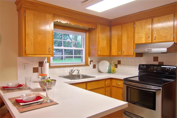 32 Elmcrest Road North Andover, MA 01845 - Photo 5 of 18 Gallery Image 5