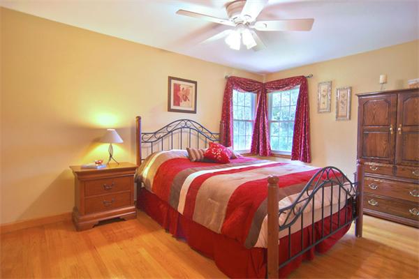 32 Elmcrest Road North Andover, MA 01845 - Photo 6 of 18 Gallery Image 6