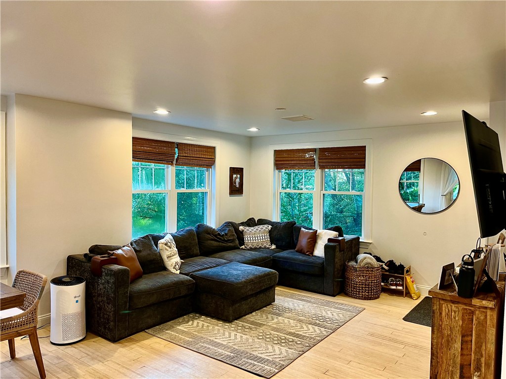 608 Wordens Pond Road South Kingstown, RI 02879 - Photo 8 of 39