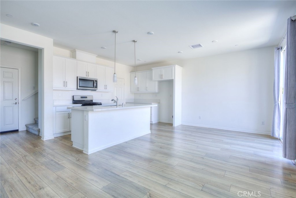 202 Bonita Lane Rialto, CA 92376 - Photo 8 of 43