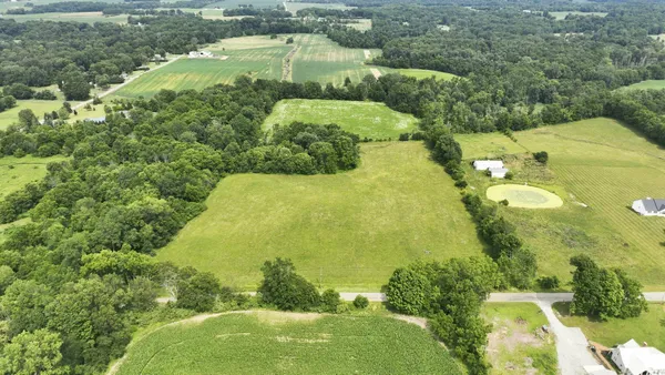 900 North E Road, Pierceton, IN 46562
