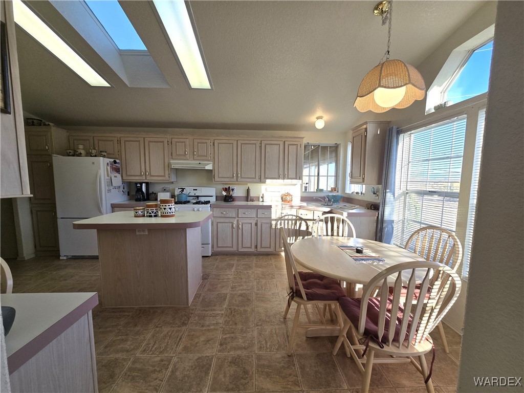 1630 Ganado Road Golden Valley, AZ 86413 - Photo 24 of 97 Kitchen
