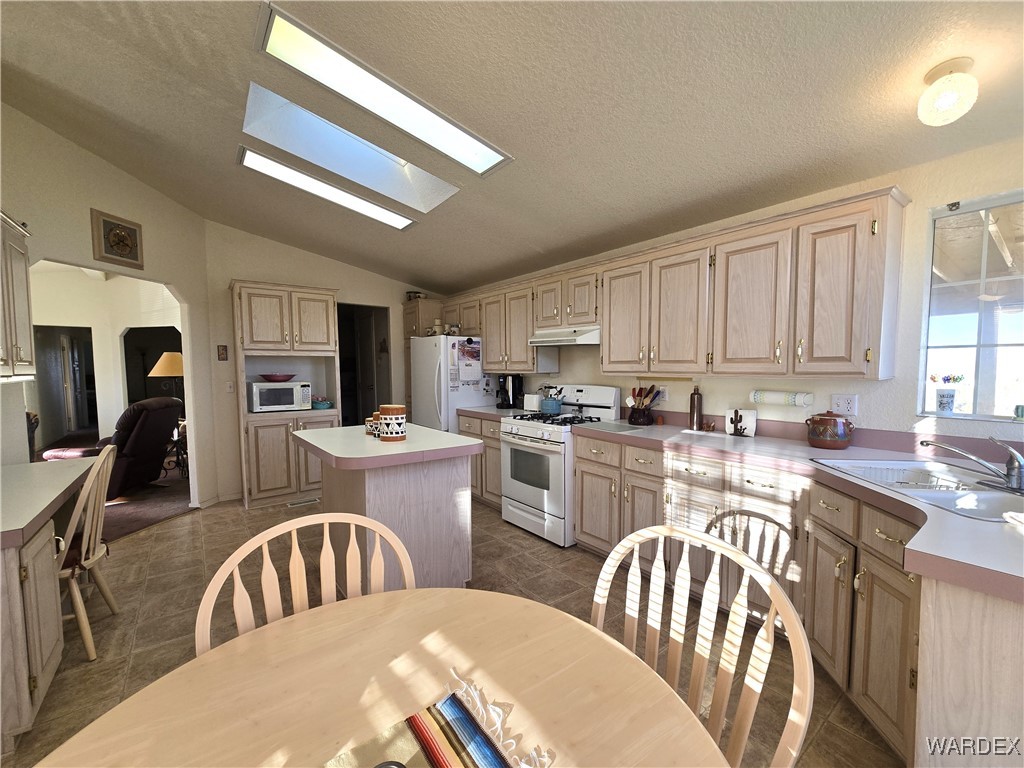 1630 Ganado Road Golden Valley, AZ 86413 - Photo 26 of 97 Kitchen