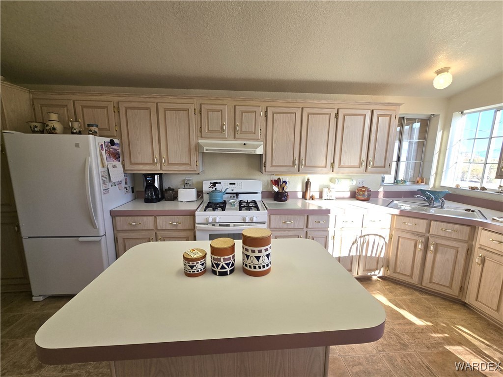 1630 Ganado Road Golden Valley, AZ 86413 - Photo 28 of 97 Kitchen????????????????????????????????