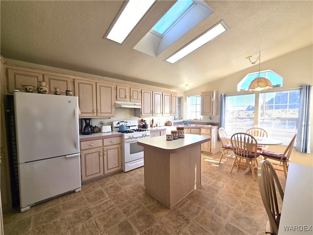 1630 Ganado Road Golden Valley, AZ 86413 - Photo 29 of 97 Kitchen