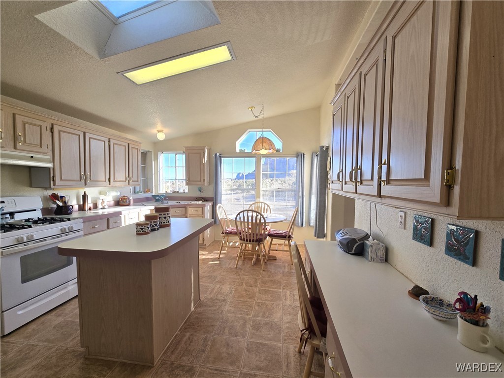 1630 Ganado Road Golden Valley, AZ 86413 - Photo 30 of 97 Kitchen